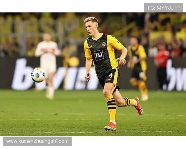 克罗斯直言施洛特贝克对斯坦尼西奇的犯规应红牌处罚并批评其频繁失误