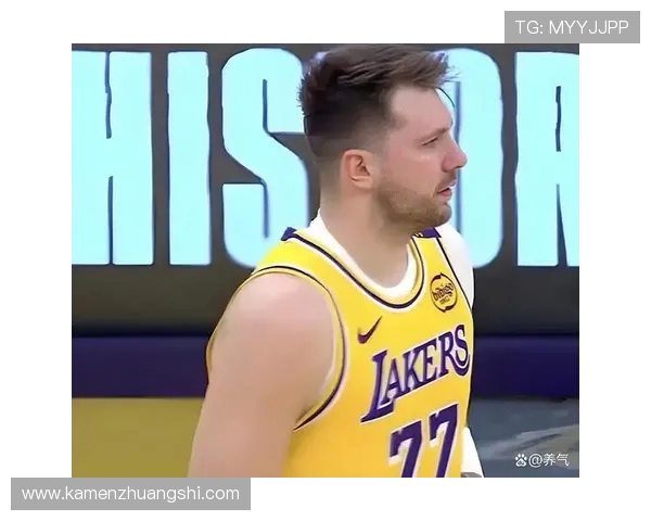 回顾去年今日东契奇在湖人首秀中表现出色贡献14分5板4助